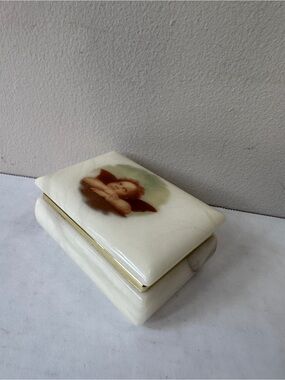 VTG Genuine Alabaster Hand Carved Made In Italy Cherub Angel Trinket Box